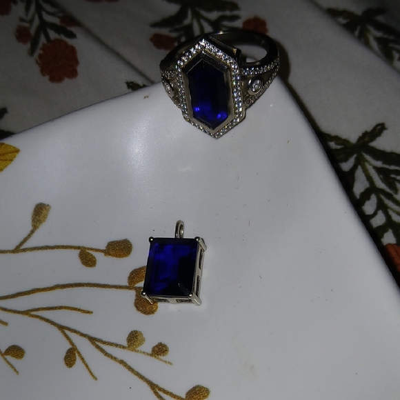 Hexagonal Silver Ring with Deep Blue Stone - Picture 5 of 5
